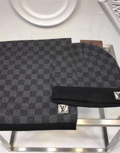 louis vuitton muts en sjaal zwart|Louis Vuitton bijenkorf.